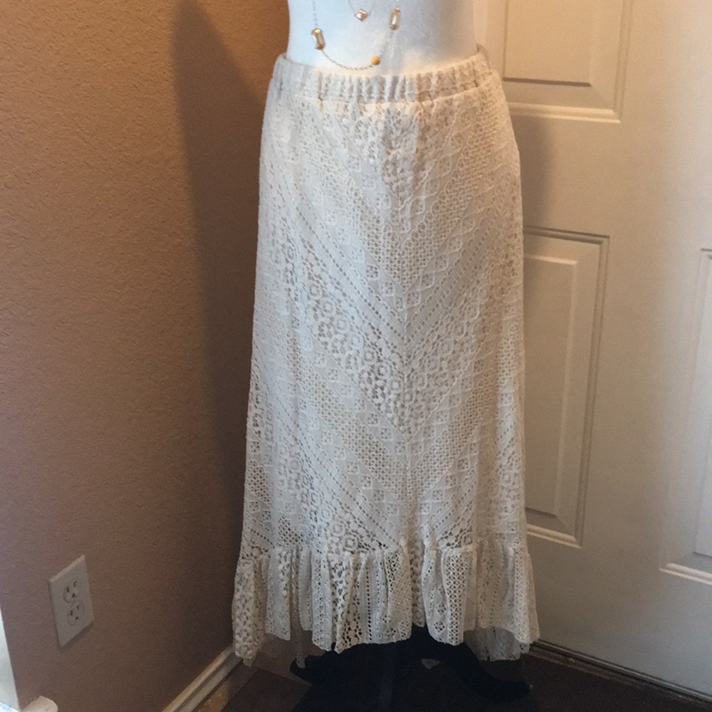 NWOT stunning 🤩 Solitaire skirt size medium